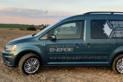 Brenner Energie Firmenfahrzeug Photovoltaik Windkraft Solar